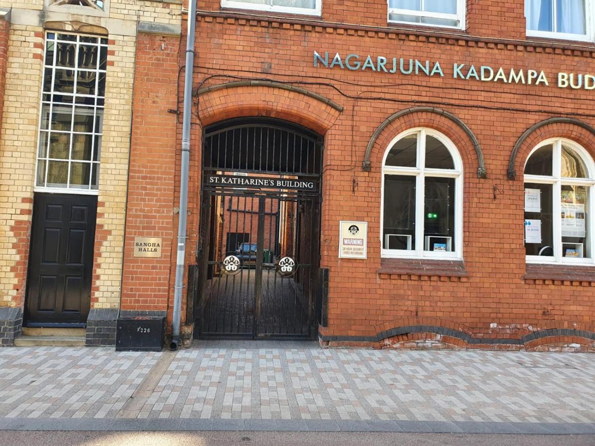 D19 Sangha Hall Leicester Exterior foto